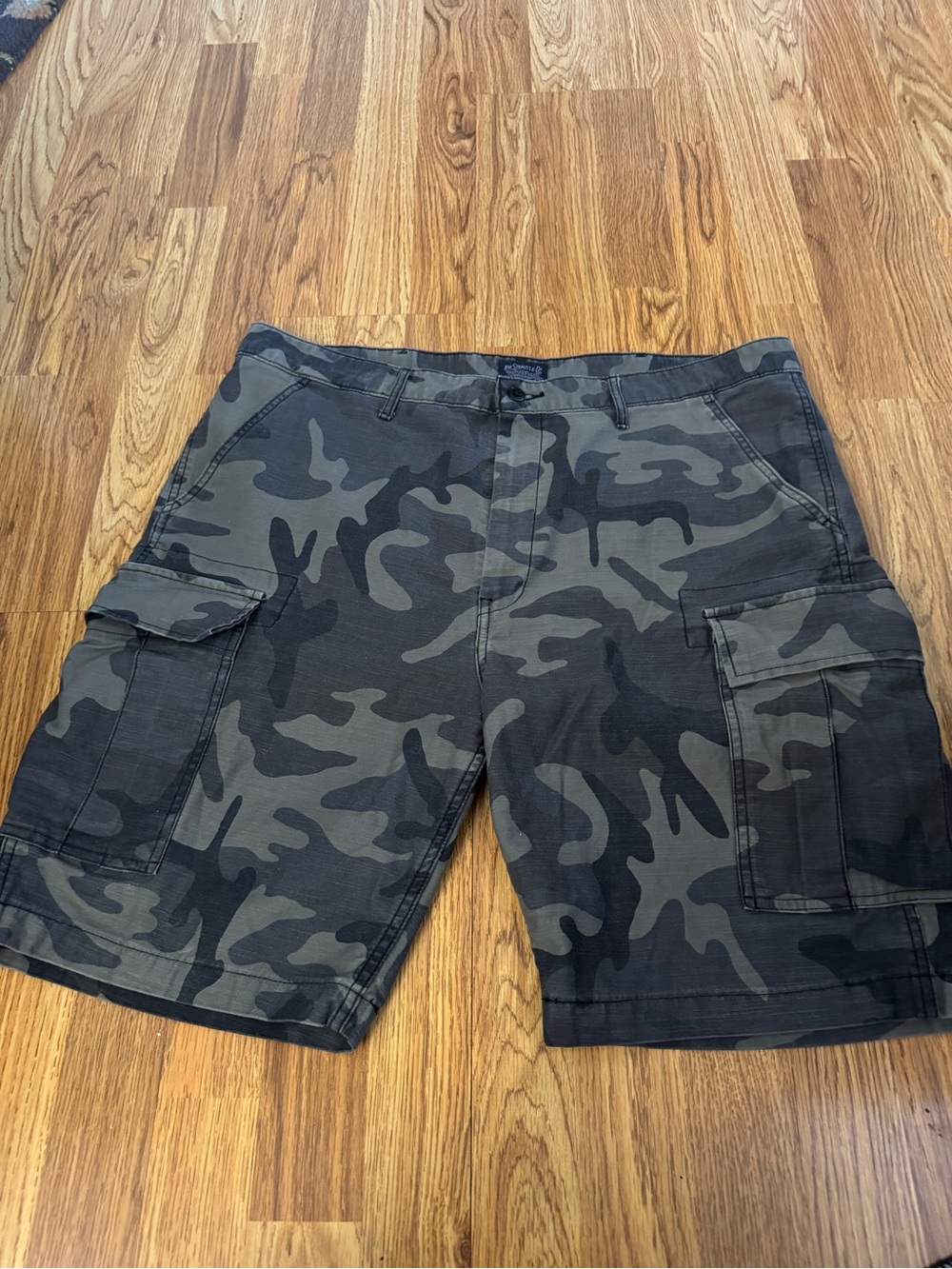 Levi's Men's Size 38 Black & Olive Camo Cargo Shorts